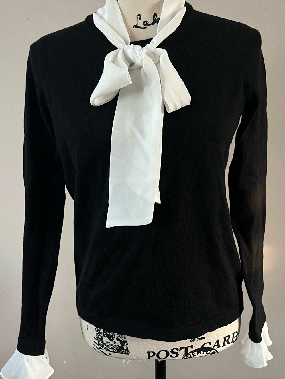 CeCe Black Long-Sleeve Crew Sweater with White Tie-Neck ladies size xs